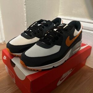 Nike men' Black, White, and Orange Sneakers